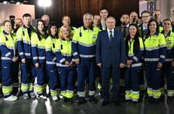 Шоу для диктатора. Путин съездил на цементный завод и встретился с фейковыми работниками (фото)