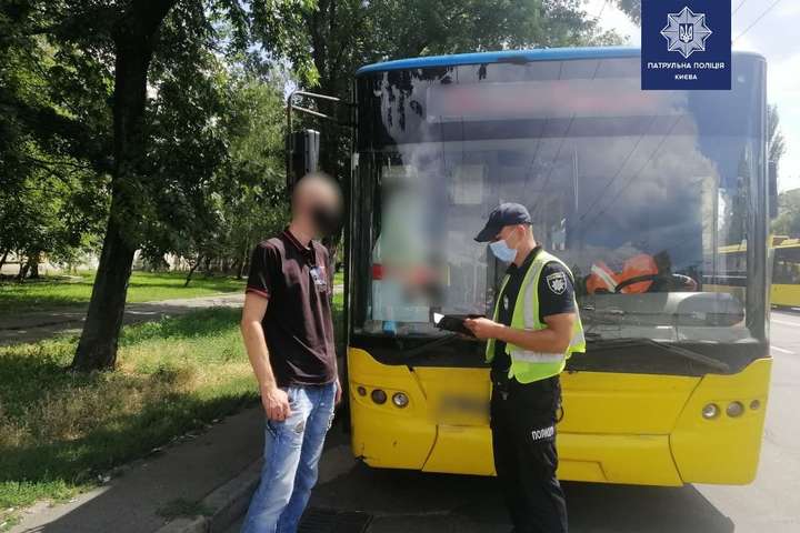 У Києві тролейбусом керував водій «під кайфом» 