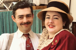 Британская пара чудаков отказалась от современных удобств, чтобы жить в 1930-х годах (фото)