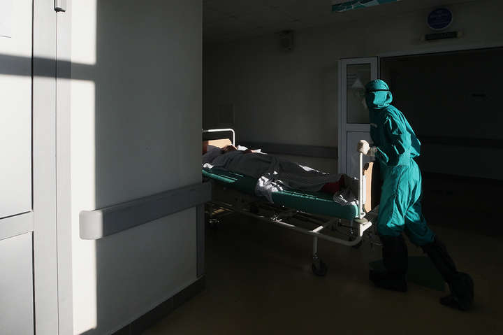 Росія другий день поспіль б’є антирекорди смертності від коронавірусу