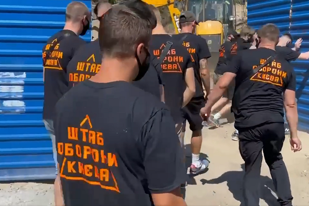 Активісти в Києві намагаються зупинити знищення гори Щекавиці (відео)