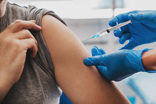 За добу в Україні вакцинували від коронавірусу понад 160 тисяч людей