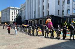 Нацкорпус зібрався мітингувати під Офісом президента, поліція на чатах