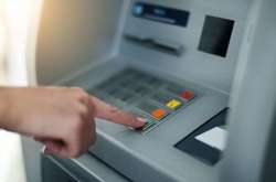 Если банкомат «зажевал» деньги, главное не паниковать
