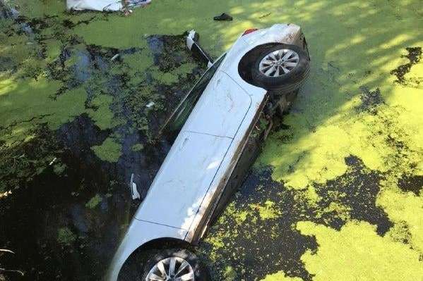 На Черкащині автомобіль впав із дамби у воду, загинули дві людини