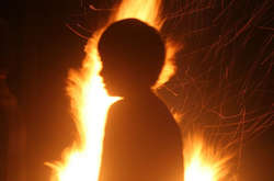 На Запоріжжі неповнолітній підпалив тіло свого знайомого, але уник покарання