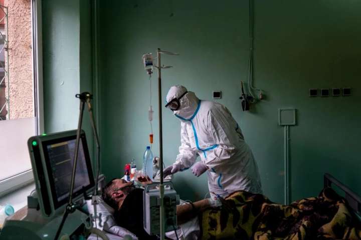 Минулої доби в Україні зафіксували 695 нових випадків коронавірусу, померло 17 людей