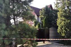 Поліція досліджує місце злочину та збирає докази