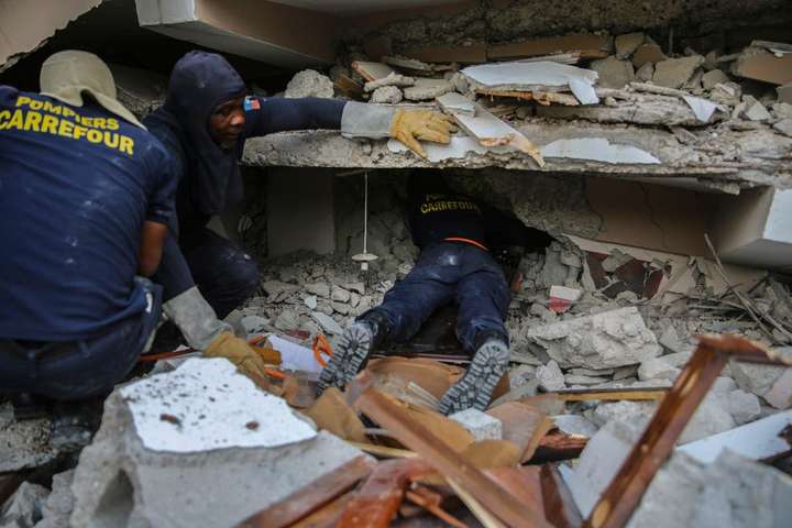Кількість жертв землетрусу на Гаїті зросла до 724 осіб