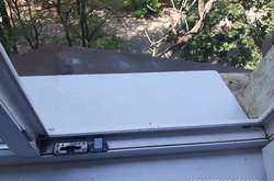 У Миколаєві з вікна четвертого поверху випав 2-річий хлопчик 