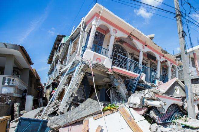 Кількість загиблих від землетрусу на Гаїті сягнула 1300 осіб, ще понад 5700 поранених