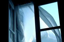 В Одесі дитина випала з вікна багатоповерхівки (відео)