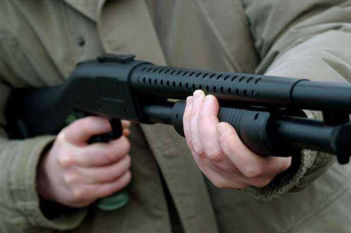 Поліція Британії вирішила перевіряти соцмережі перед видачею ліцензії на зброю