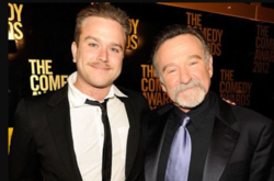 Сын Робина Уильямса написал трогательное обращение к отцу. Актер 7 лет назад покончил с собой