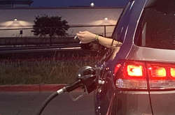 Правила? Здравый смысл? Курьезные фото водителей, которые считают себя бессмертными