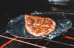 Как очистить духовку. Блогерша показала легкий способ