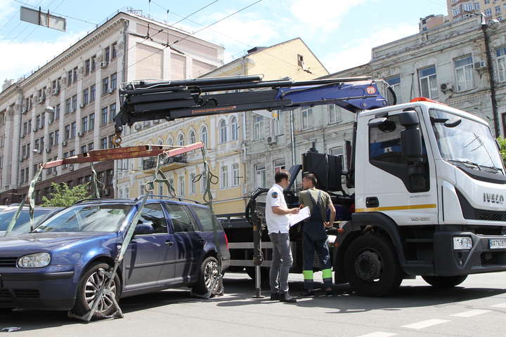 Правоохоронці паралізували евакуацію автомобілів у Києві: що відбувається