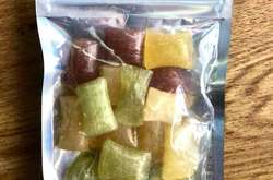  У відправленні митники виявили 17 різнокольорових льодяників із забороненою речовиною 