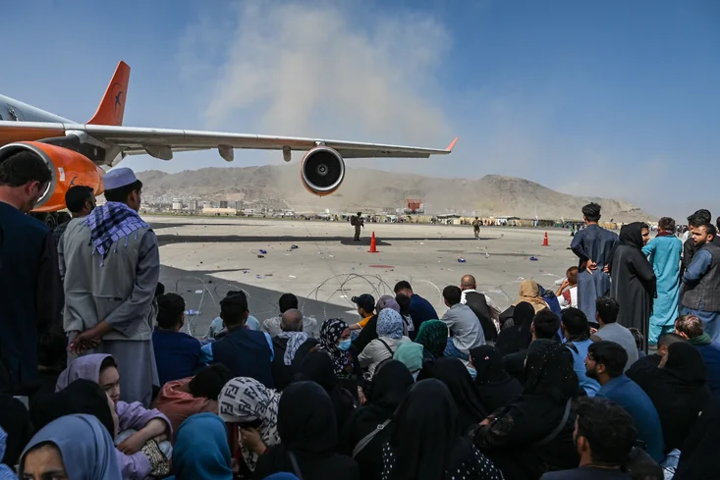 Украинский самолет не может вылететь из Афганистана – Кулеба