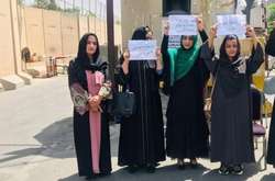 Афганські жінки вийшли на першу акцію протесту проти талібів