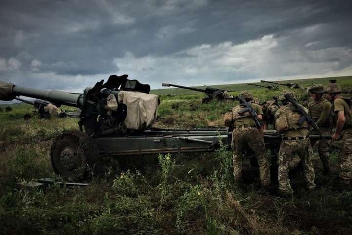 Бойовики на Донбасі 11 разів порушили «режим тиші», поранений український військовий