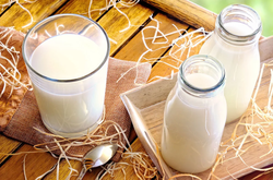 Україна продовжує різко скорочувати виробництво молока. Що ж продається в магазинах?