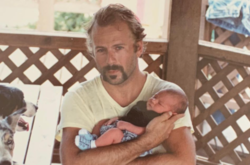 Дочь Брюса Уиллиса и Деми Мур растрогала сеть архивными фото с родителями