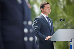  Українці вважають, що особисті якості Володимира Зеленського не відповідають посаді президента 