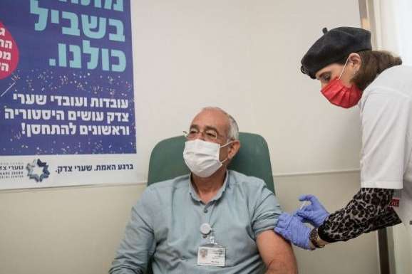 Ізраїль розпочинає вакцинацію третьою дозою