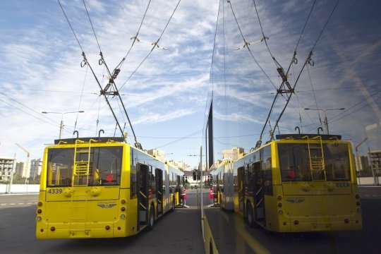 Як змінить рух громадський транспорт Києва під час репетиції параду (схеми)