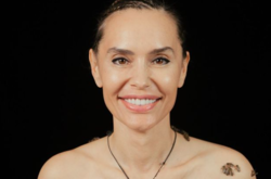 С пчелами на все тело. Дочь Виктора Ющенко сплагиатила фотосет Анджелины Джоли