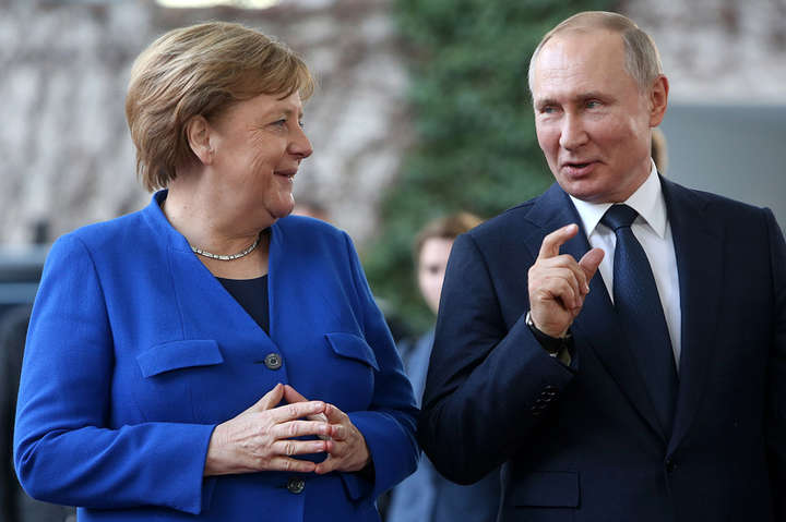 Німецький політолог: Путін знає, що Меркель «кульгава качка», він не зробить для неї жодних поступок