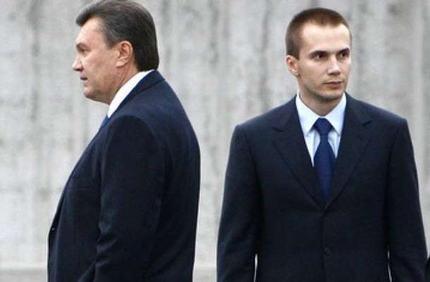 Антикорупційний суд викликав Януковича з сином на засідання 