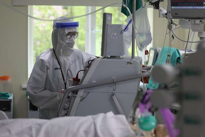 Минулої доби в Україні зафіксували 1732 нові випадки коронавірусу, померло 38 людей