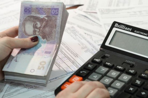 Українцям за борги з комуналки будуть блокувати банківські картки: що важливо знати