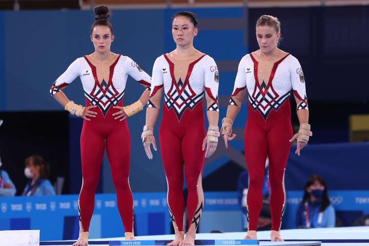 Німецькі гімнастки пояснили відмову від купальників на Олімпіаді: «Труси можуть з'їхати!»