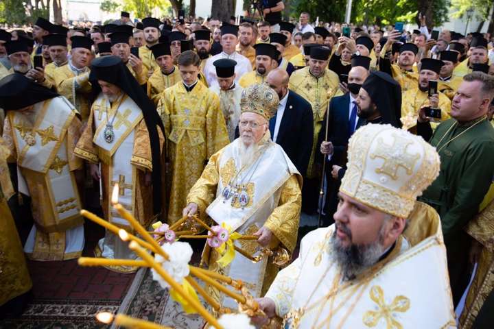 15 тисяч вірян приїхали з усієї України на літургію зі Вселенським патріархом