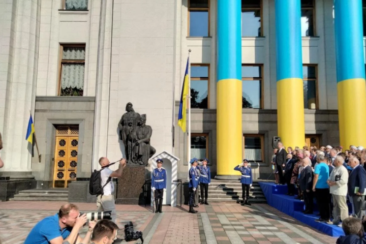 У Києві урочисто підняли Прапор Незалежності (відео)
