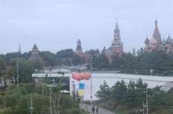 У небо біля Кремля піднявся прапор України (відео)