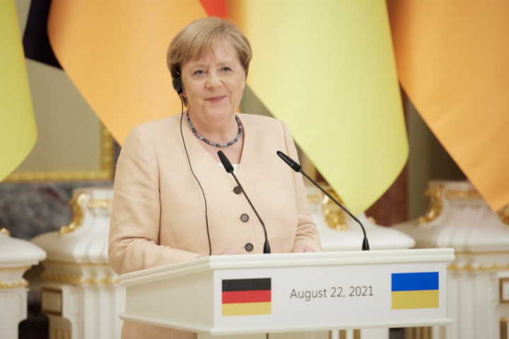 Угождает Путину? Меркель в Киеве ответила на обвинения