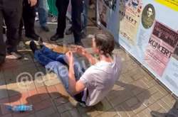 Під час параду на Хрещатику чоловік вчинив самопідпал (відео)