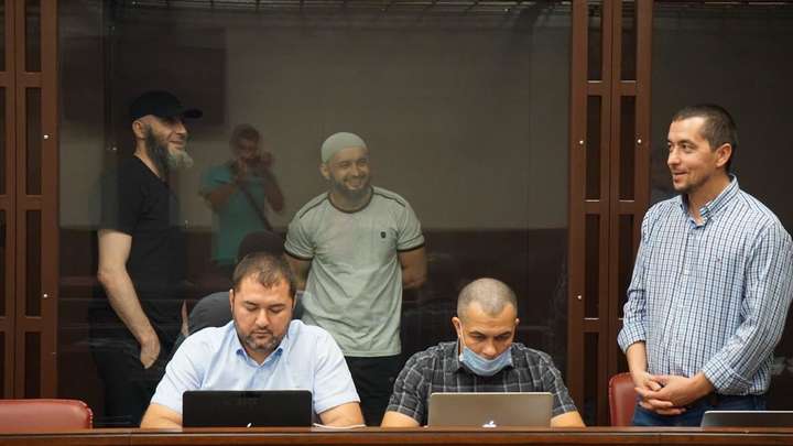 У Росії суд продовжив арешт журналісту Бекірову і ще чотирьом кримським татарам