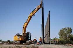 У США руйнується «стіна Трампа»: фото