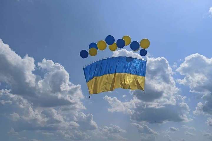 Бойовики намагалися збити українські прапори над окупованим Донбасом