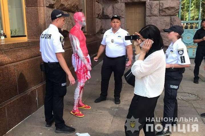 Оголошено підозру молодику, який влаштував «флешмоб» під київською мерією