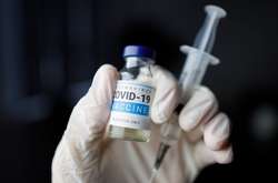 У Колумбії чоловік отримав сім Covid-щеплень різними препаратами: як він почувається