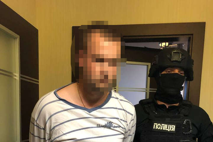 У Києві двоє поліцейських викрали чоловіка та вимагали $10 тис. (фото)