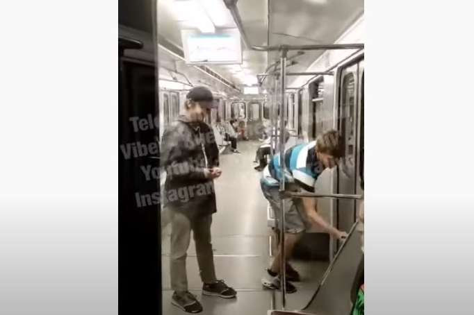 П’яні підлітки відзначились нахабною витівкою в київському метро (відео)