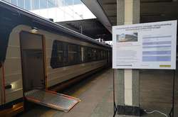 «Укрзалізниця» показала нові та відремонтовані вагони (фото) 