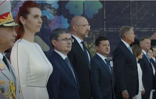 Зеленський і Шмигаль запізнились на парад з нагоди Дня незалежності Молдови 
